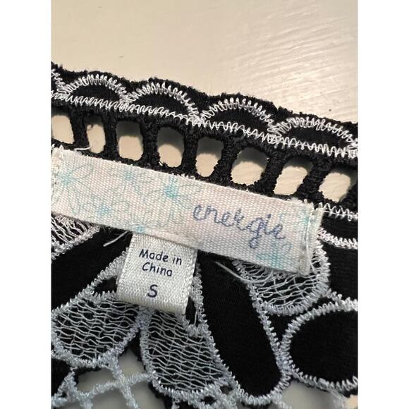 Vintage Energie t-shirt with gorgeous floral detail across the back - Picture 3 of 3